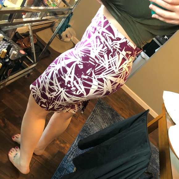 Loft pencil Skirt sz 14 super cute. Burgundy - Picture 4 of 5